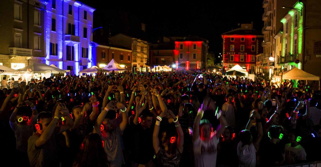 Silent disco: public events & squares